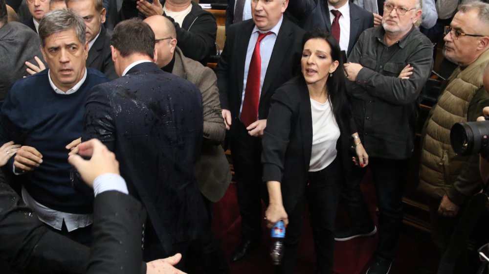 "Vučić Srbiju gura u tragediju": Politički analitičar o tuči i ekspresnom završetku rasprave u Skupštini Srbije 1