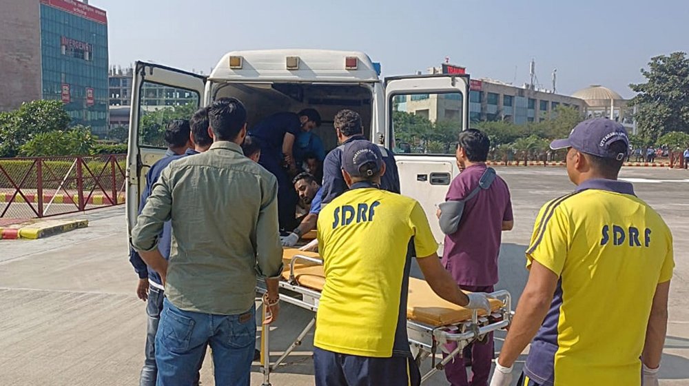 Putnički autobus sleteo u provaliju na severu Indije: Poginulo 36 ljudi 1