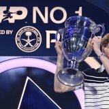 Sineru uručen trofej za najboljeg tenisera godine 4