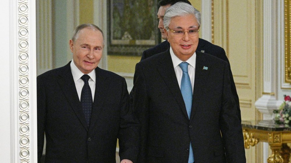 Pogledajte kako je Putin dočekan u Kazahstanu: Osmeh na licu i bez straha od hapšenja (VIDEO) 1