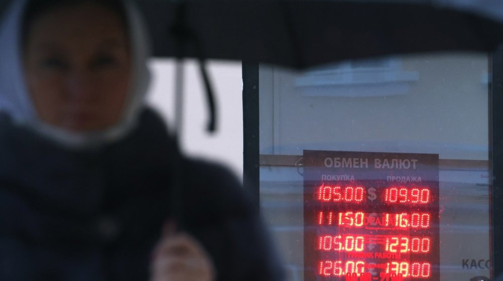 Rublja pada, a Kremlj ima sve manje opcija: Putinu ostala jedna mogućnost na raspolaganju 1