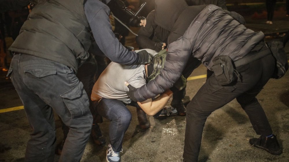 "Vlada objavila rat sopstvenim građanima": Hapšenja, vodeni topovi, šta se dešava u Gruziji? (FOTO, VIDEO) 1