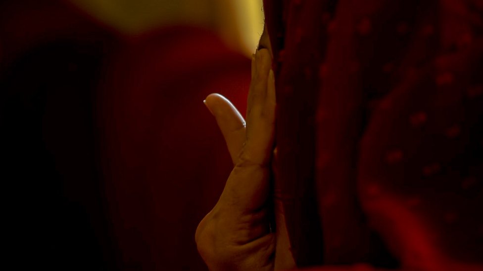 Doktorka koja navodi muškarce da priznaju porodično nasilje 7 Sara