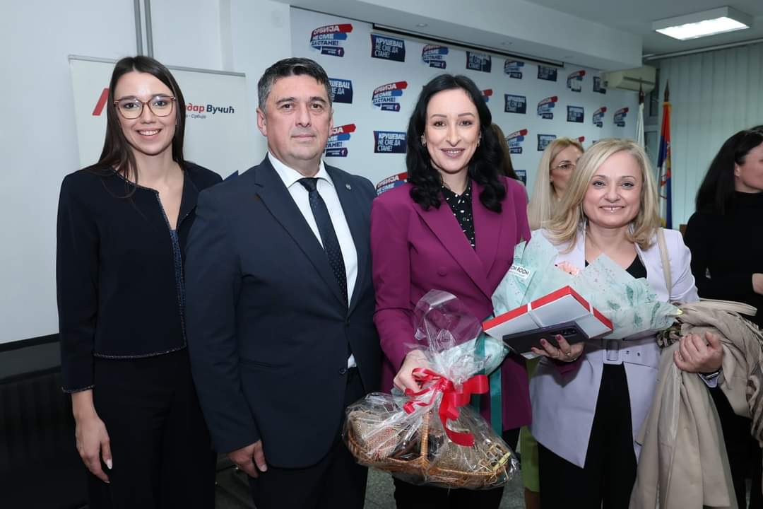 Načelnik policijske uprave u Kruševcu na stranačkom skupu SNS: "Prekršio Zakon o policiji" 3