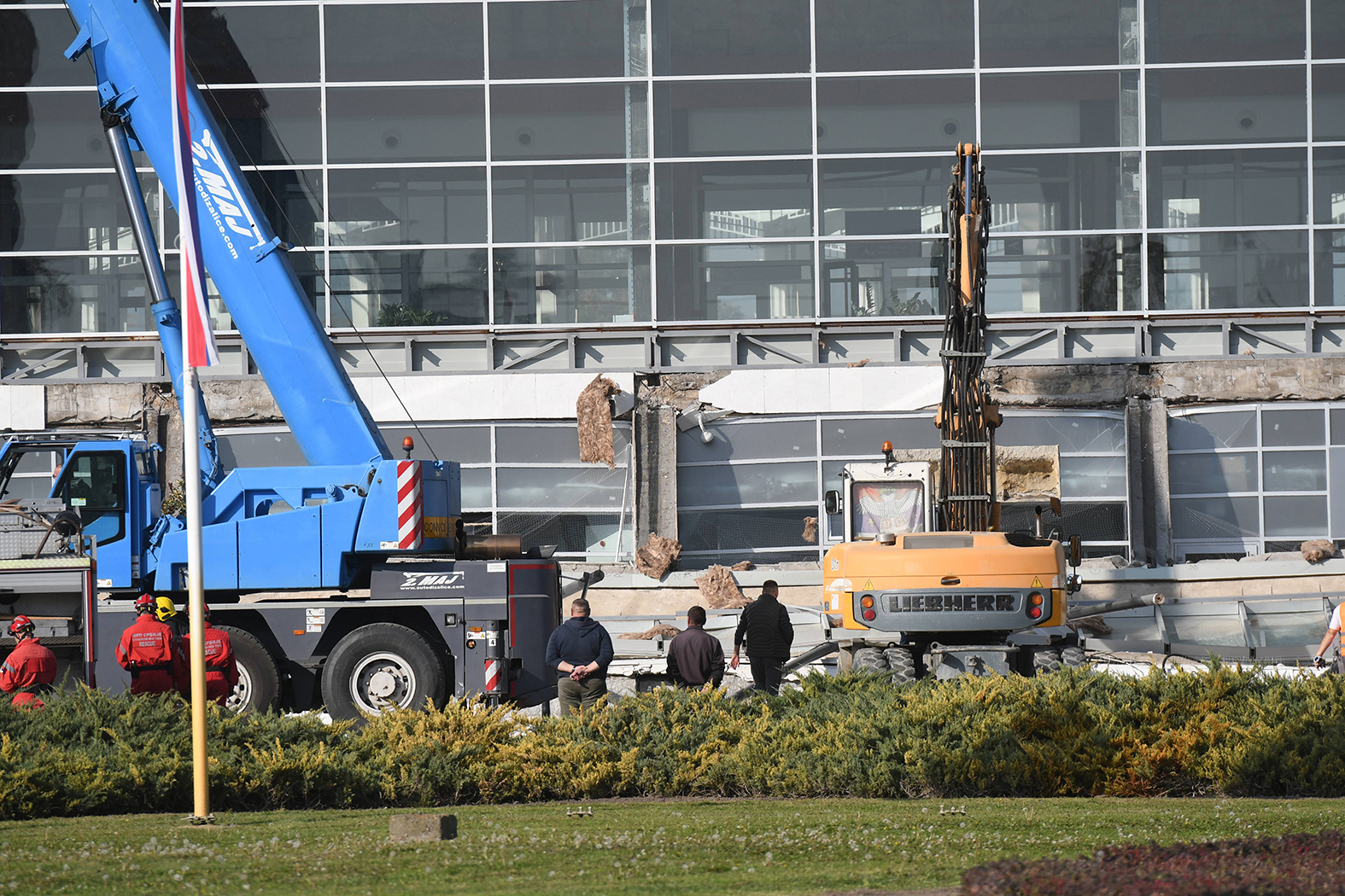 Urušio se deo Železničke stanice u Novom Sadu: Četrnaestoro poginulih, među njima državljanin Severne Makedonije i devojčica od šest godina (FOTO/VIDEO) 5