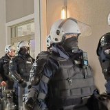 U selu kod Kovačice policija u opremi sprečava da se poprave kablovi kablovskog operatera 6