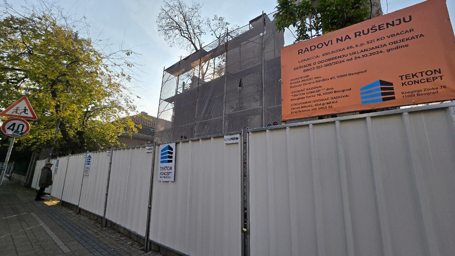 Počelo rušenje predratne vile u Krunskoj ulici na Vračaru (FOTO) 2 Počelo rušenje predratne vile u Krunskoj ulici na Vračaru (FOTO) 2