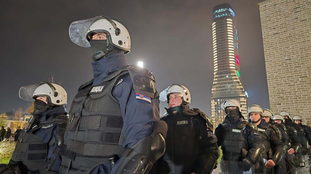 Čuvari zatvora i policajac pešačili do Ostroga da prikupe novac za lečenje dečaka iz Beograda 1