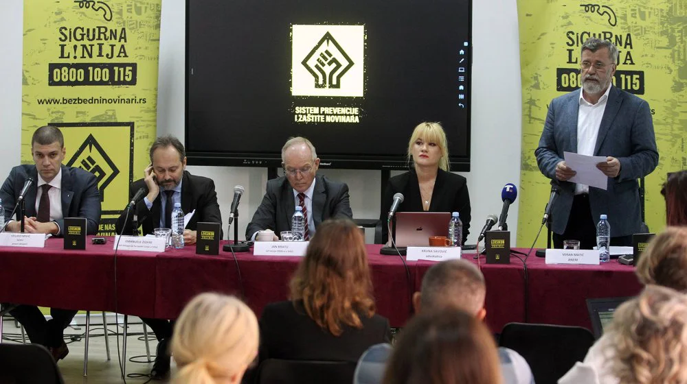 ANEM: Policija da utvrdi ko je gađao jajima prostorije OzonPresa i Čačanskih novina 8