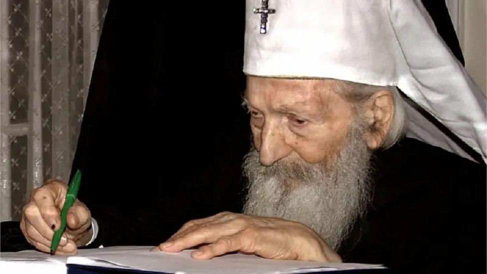 Monah i moćnici: Patrijarh Pavle i politika 1 Patrijarh Pavle bio je na čelu srpske crkve gotovo tri decenije