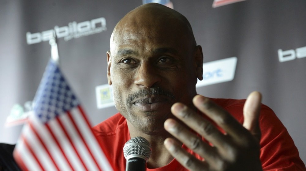 Bivši bokserski šampion sveta se vratio u ring uoči ulaska u sedmu deceniju: Svojevremeno je pobedio Lenoksa Luisa, a sada je Mekol opet slavio (VIDEO) 1