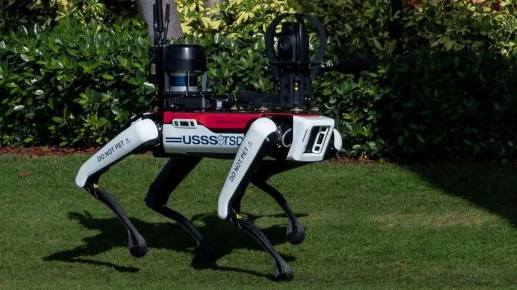 „Ne mazite ga“: Zašto robotski psi patroliraju Trampovim imanjem 1 robotski pas