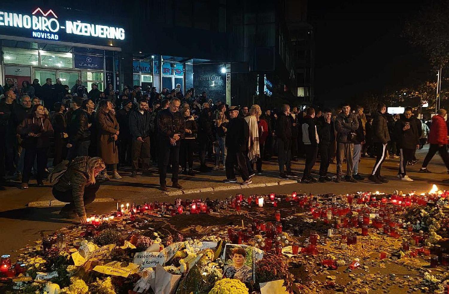 Minut ćutanja i incidenti: Protest u Novom Sadu zbog tragedije na Železničkoj stanici 1 Protest u Novom Sadu, 5. novembar