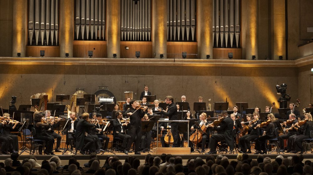 Simfonijski orkestar Bavarskog radija sa violinistom Džošuom Belom napravio koncertno savršenstvo u Minhenu 1