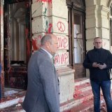 "Ovo je udar na predsednika": Gradonačelnik Novog Sada obišao Gradsku kuću, ne planira da podnosi ostavku (FOTO) 6