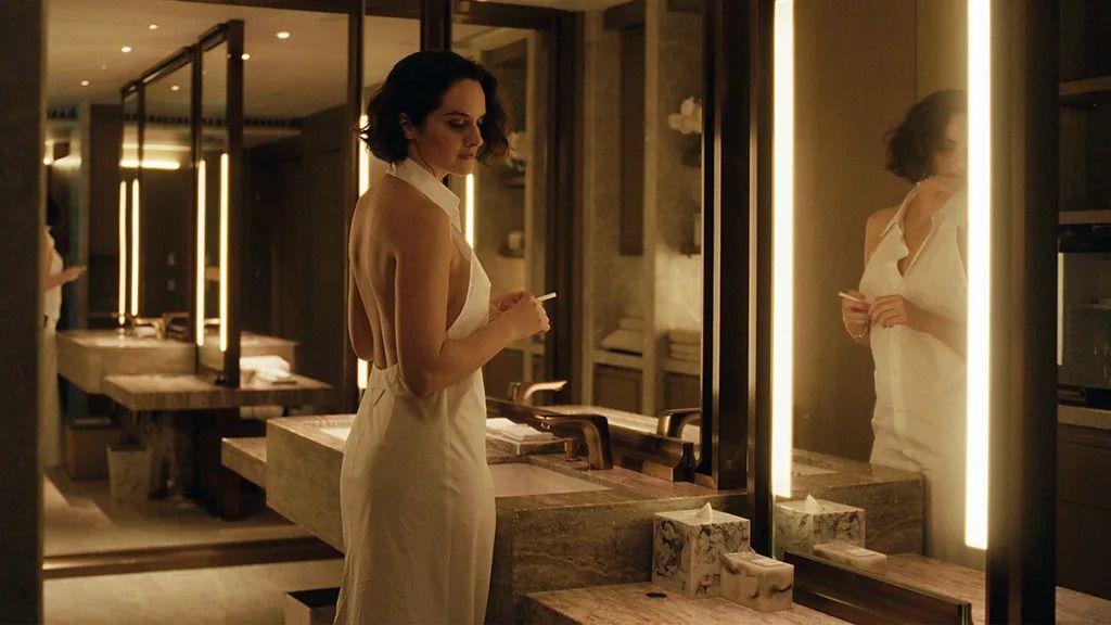 Hoće li rimejk erotskog filma „Emanuela” postići uspeh originala 4 Scena iz rimejka iz 2024. godine