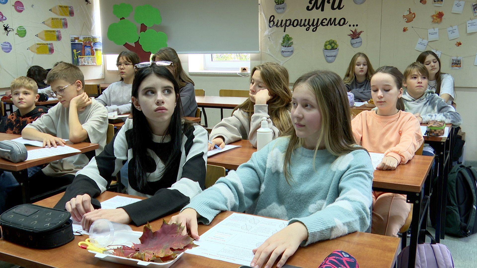 'Ovde zvono ne zvoni': Škola u Poljskoj za ukrajinsku decu 2 Ukrajinska raseljena deca u školi u Varšavi, u Poljskoj