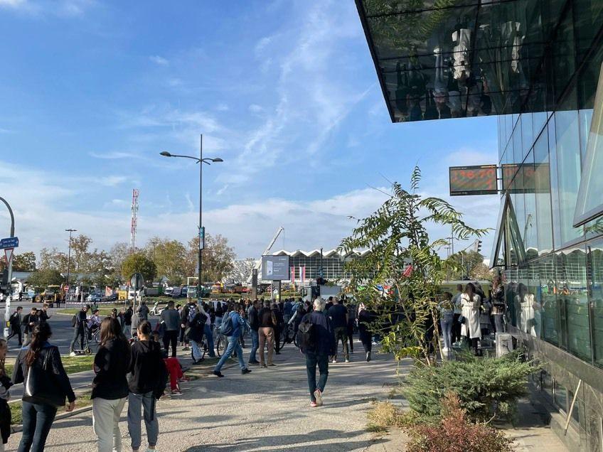 Nesreća na železničkoj stanici u Novom Sadu, najmanje jedna osoba poginula - mediji 5 Ispred zgrade Železničke stanice u Novom Sadu