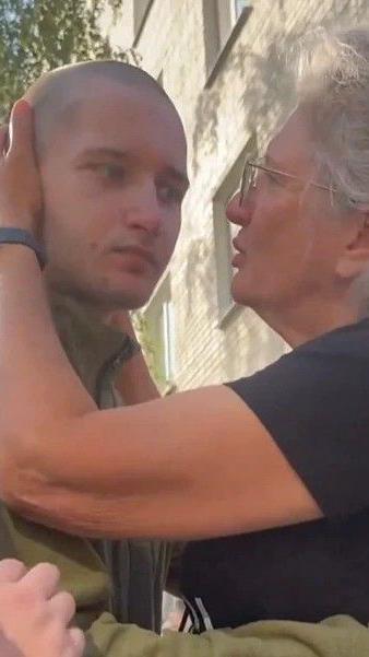 „Ćutao sam jer je bilo neophodno”: Ukrajinski ratni zarobljenik koji nije progovorio godinu dana 2 Jurij Gulčuk sa majkom Milanom Kompaniets