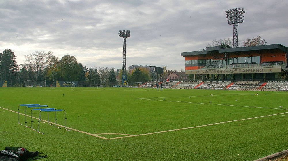 Fudbalski stadion u Pančevu četvrti put odbijen za upotrebnu dozvolu: U međuvremenu odigrana utakmica Železničar - Radnički (FOTO) 1