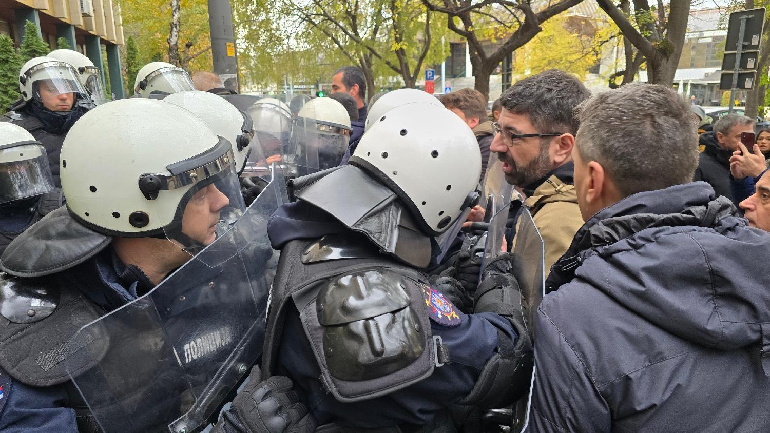 Protesti, incidenti i privođenja u Beogradu i Novom Sadu 6 Novi Sad