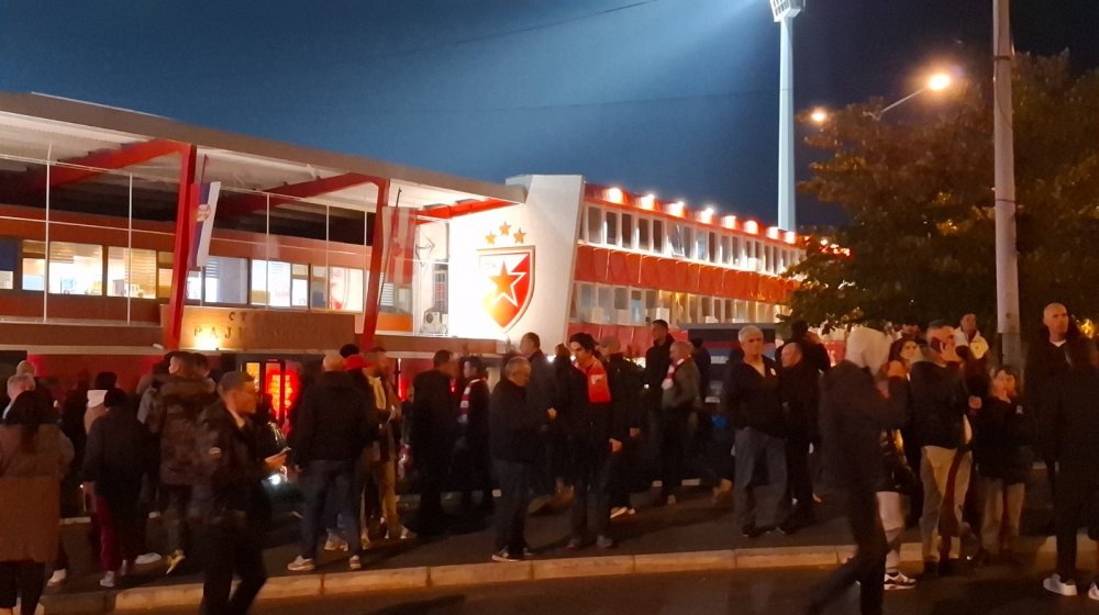 Ključa ispred "Marakane": Trubači zagrevanje za meč Zvezda - Barselona (VIDEO) 1