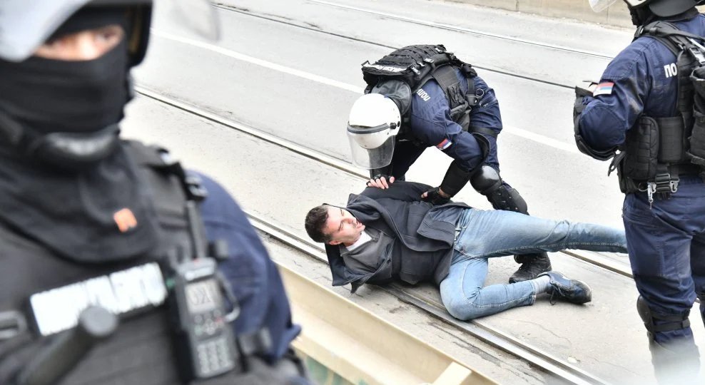 SPS-ovci devedesetih nisu glumili "slučajne prolaznike": Sagovornici Danasa o tome da li je počeo "otvoren lov" na Vučićeve protivnike 1