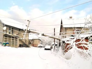 Elektrodistribucija Srbije (EDS) saopštila je danas da su njene ekipe nastavile da saniraju preostale kvarove na distributivnoj mreži u selima u brdsko-planinskim predelima Mačvanskog i Kolubarskog okruga.