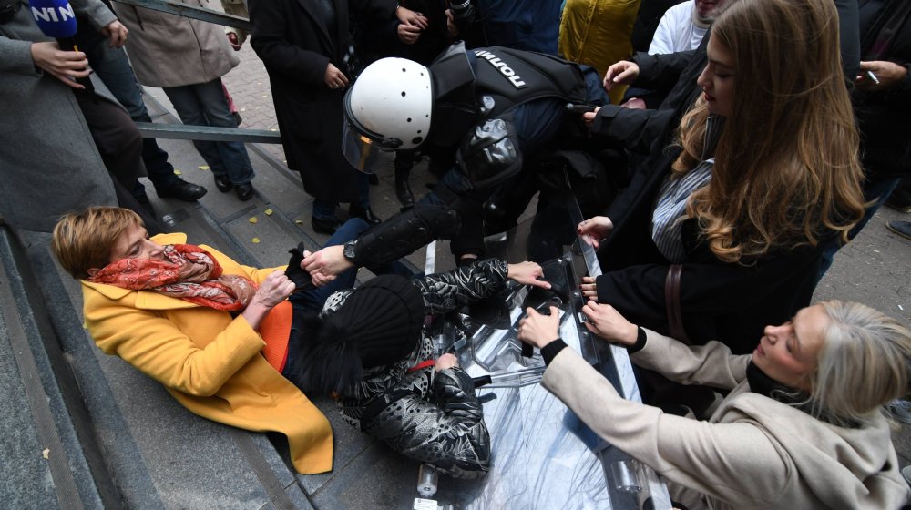 Pištolj ume i da opali 1