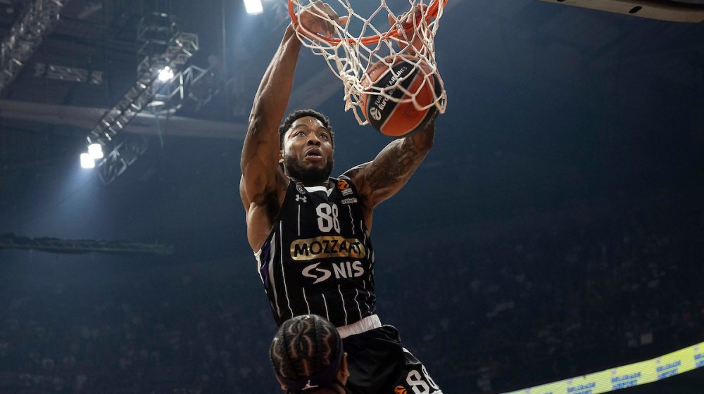 Silni Partizan prekinuo niz poraza u Evroligi i derbijima, Zvezda razočarala punu "Arenu" 1