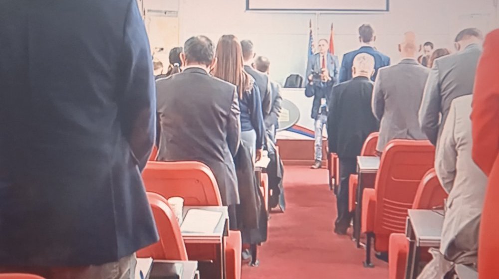 Odbornici vlasti i opozicije u Skupštini grada Niša zajednički ćutali 15 minuta za žrtve tragedije u Novom Sadu 1