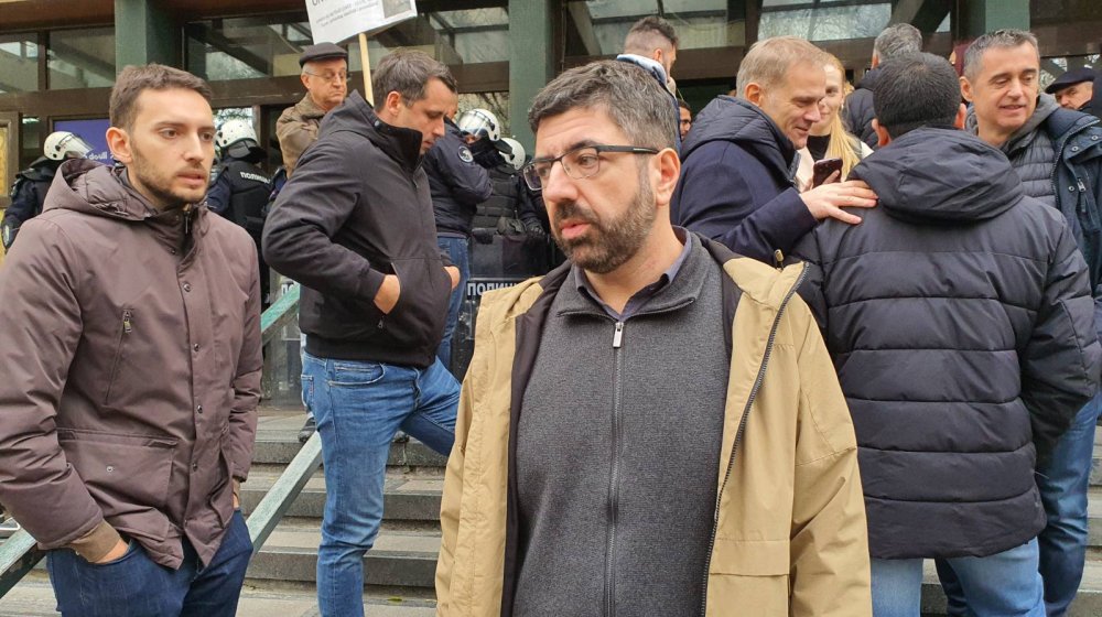 Nećemo odustati od zahteva, krivci za zločin moraju biti procesuirani: Radomir Lazović i Pavle Grbović o blokadi suda u Novom Sadu 1