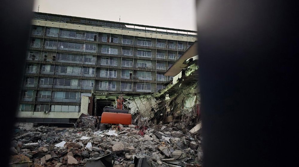 Savet roditelja OŠ "Kralj Aleksandar I" traži da nadležni utvrde da li se u vazduhu nalazi azbestna prašina 1