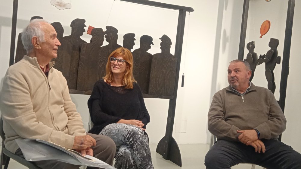 Nisu te "mrdalice" slučajno crne: Milija Nešić, Mia David i Goran Marković o kultnim skulpturama iz filma Tajvanska kanasta 1