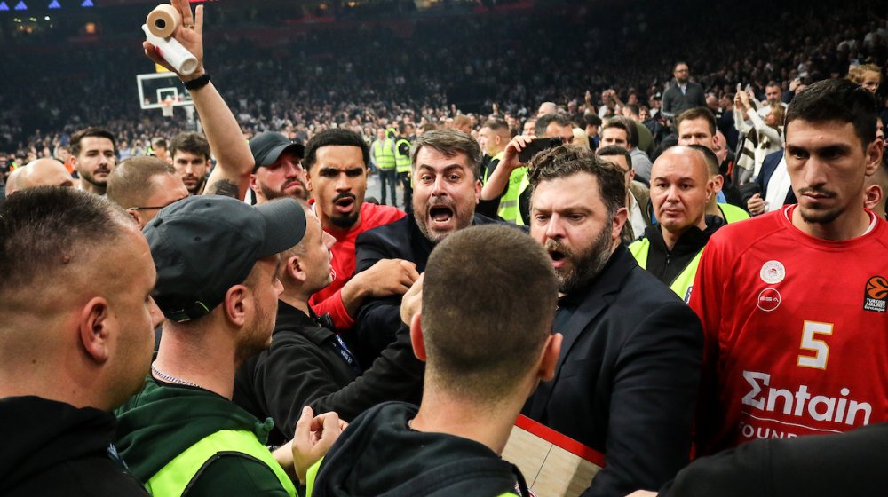 Objavljeni novi detalji incidenta posle utakmice „Areni“: Barcokas prislonio pesnicu na lice Obradovićevog pomoćnika 1
