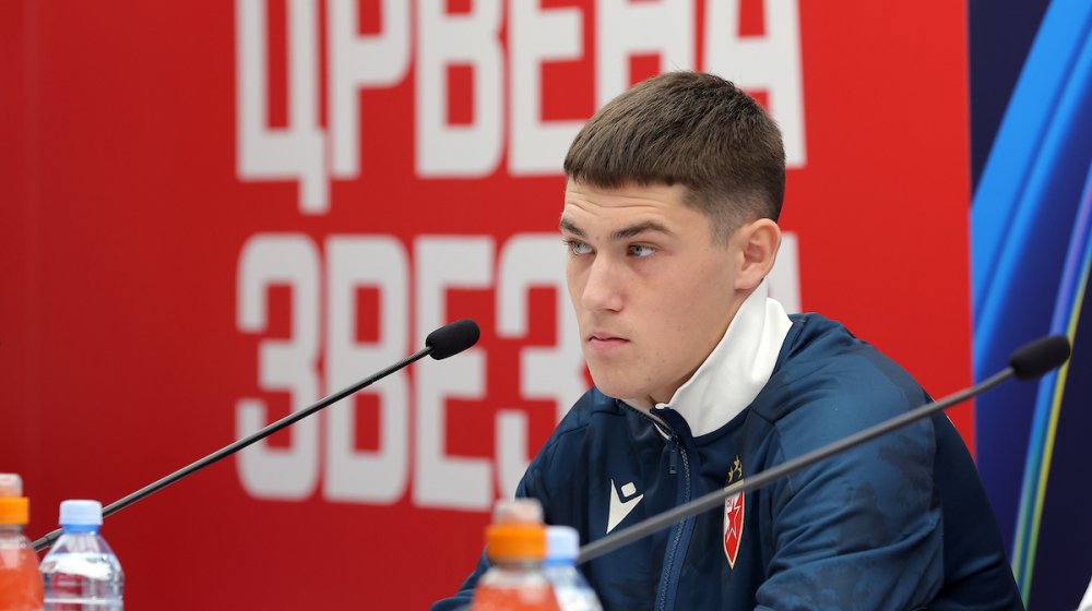 Mladi fudbaler Crvene zvezde samouveren u najavi meča sa Barselonom: “Sutra ću pokazati da sam bolji od Jamala” 1