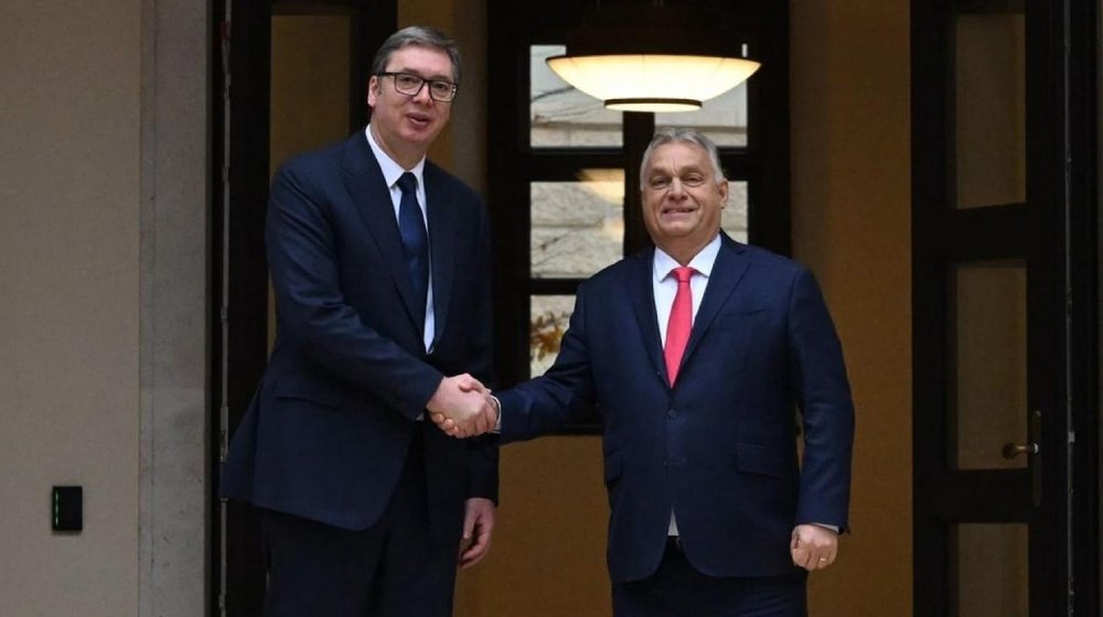 Premijer Vučević nije putovao u Budimpeštu sa ministrima da ne pokvari kadar "stvarnim šefovima" 1