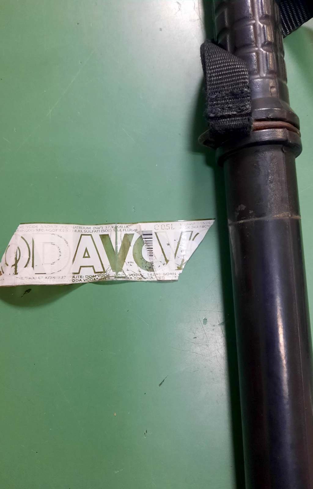 MUP negira Vučićeve inicijale na penderku policajca (FOTO) 2