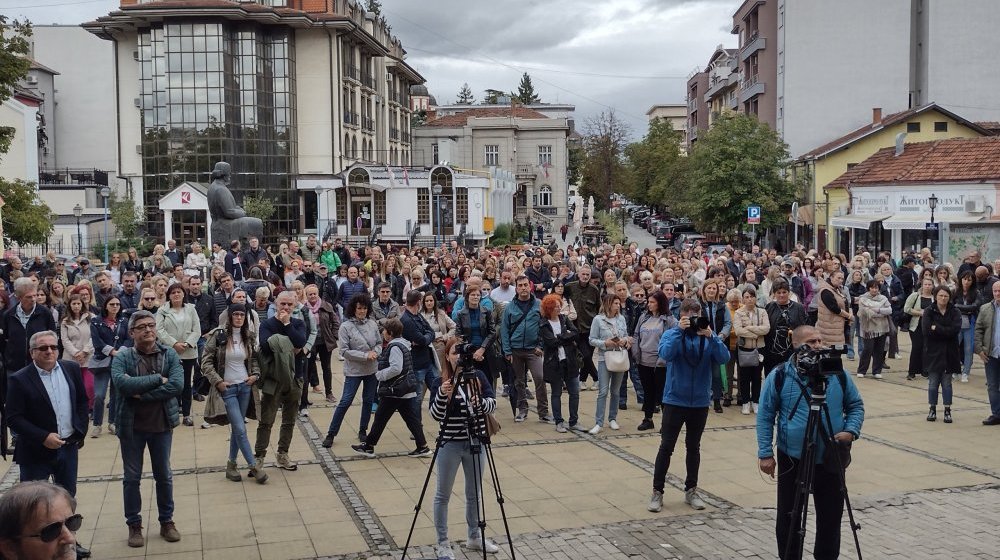 Kragujevac preuzeo „štafetu” cirkularnog štrajka prosvetara: Časovi skraćeni na 30 minuta i u Kraljevu, Čačku i Užicu 1