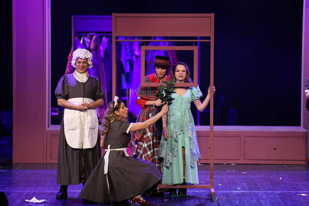 Veličanstvena premijera "Gordosti i predrasuda" u Madlenianumu: Zakazane tri reprize predstave 2 Veličanstvena premijera "Gordosti i predrasuda" u Madlenianumu: Zakazane tri reprize predstave 1