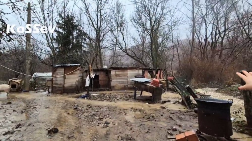 Ugroženo domaćinstvo Lazarevića u Donjim Varagama nakon eksplozije (VIDEO) 1