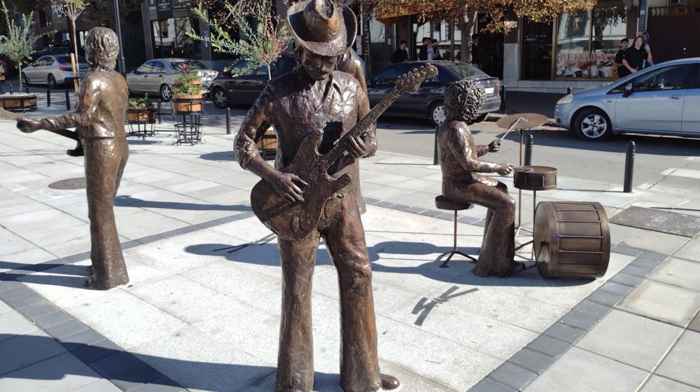 Šumadijski blok 21: Gradonačelniče, da li ćete nastup Jelene Karleuše za Novu godinu organizovati na trgu Smaka ? 1