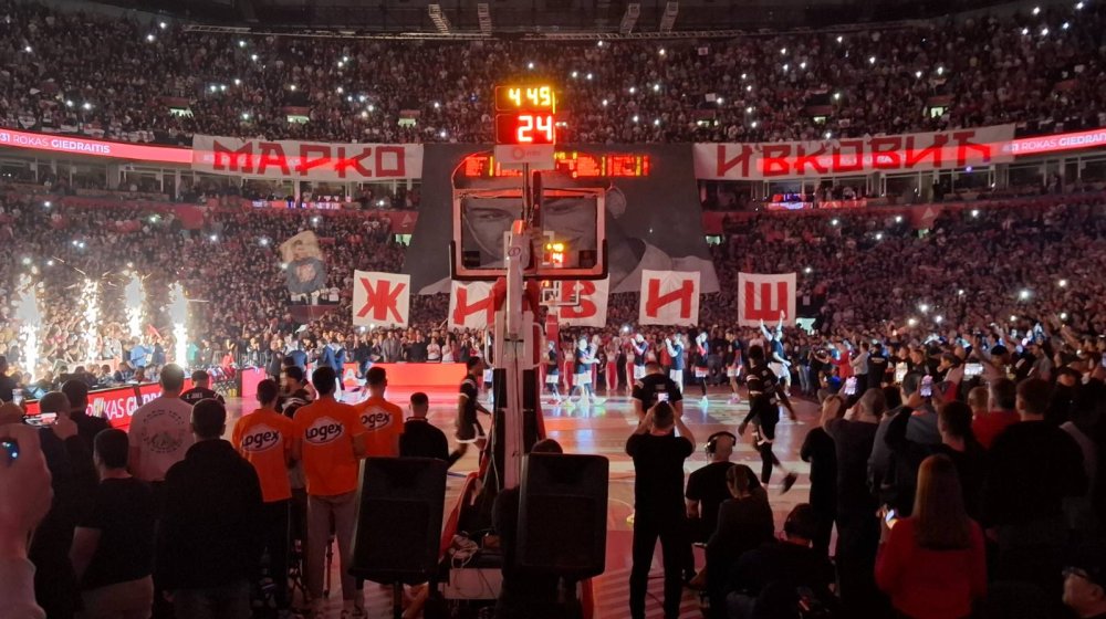 Navijači Crvene zvezde odali počast Marku Ivkoviću, navijaču koji je ubijen pre deset godina u Istanbulu (FOTO) 1