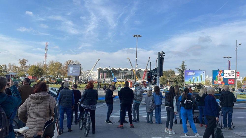 Nesreća na železničkoj stanici u Novom Sadu, najmanje jedna osoba poginula - mediji 2 Ispred Železničke stanice u Novom Sadu