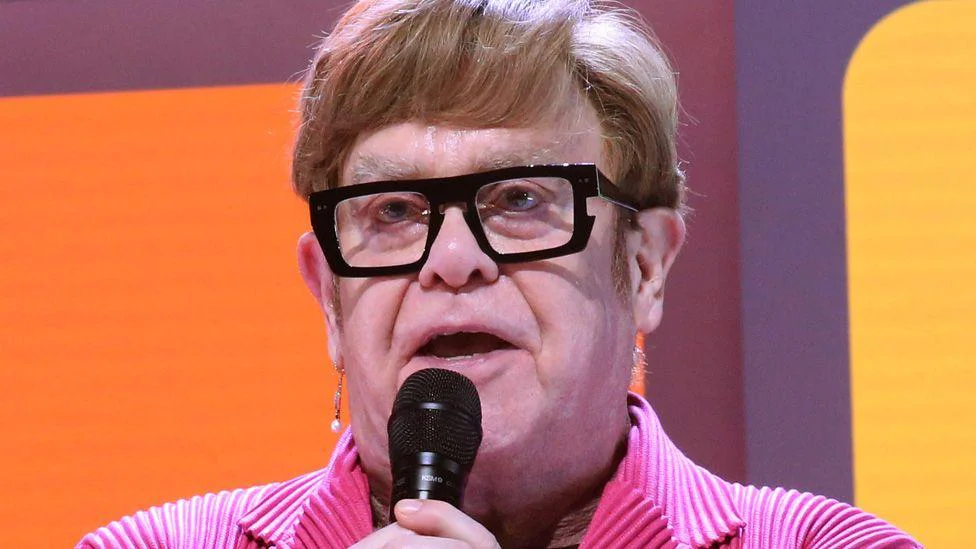 Elton Džon odlaže novi album: 'Ne vidim' 1 Ser Elton Džon se pojavio na premijeri njegovog mjuzikla Tami Faje na Brodveju u novembru