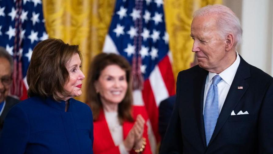 Pelosi krivi Bajdena za poraz demokrata na izborima 1 Nensi Pelosi i Džozef Bajden