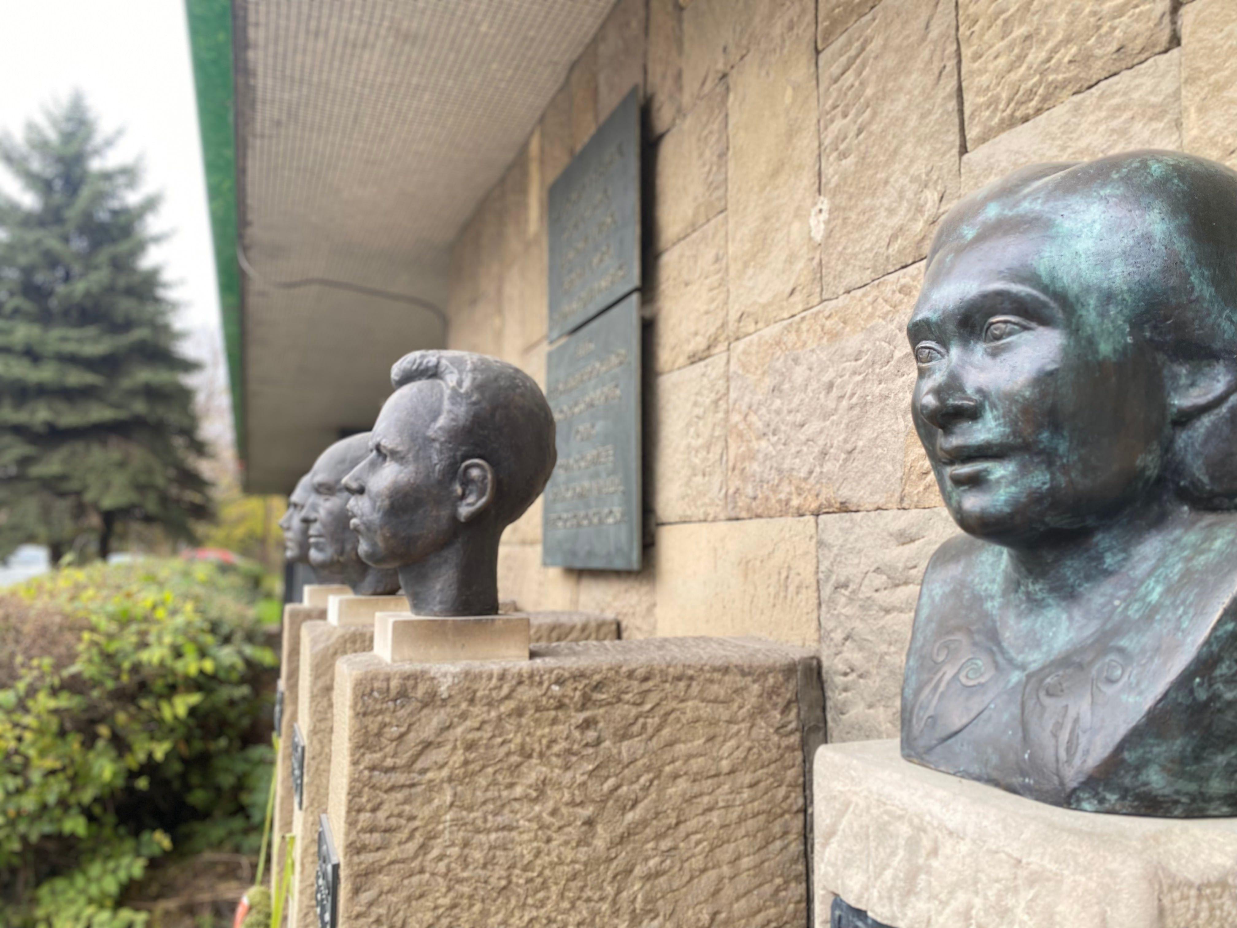 Ko je bila Lola Vol, jedina žena koja ima bistu u Subotici 7 Lola vol, bista lola vol