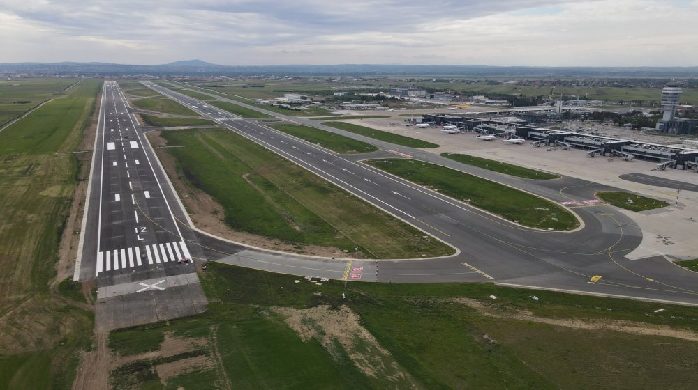 Puštena u rad glavna pista na Beogradskom aerodromu 1