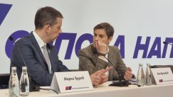Đurić Brnabić GO SNS Sava Centar Sednica GO SNS počela minutom ćutanja, Vučić poručuje "Svi žele naše političke glave" (VIDEO, FOTO) 6