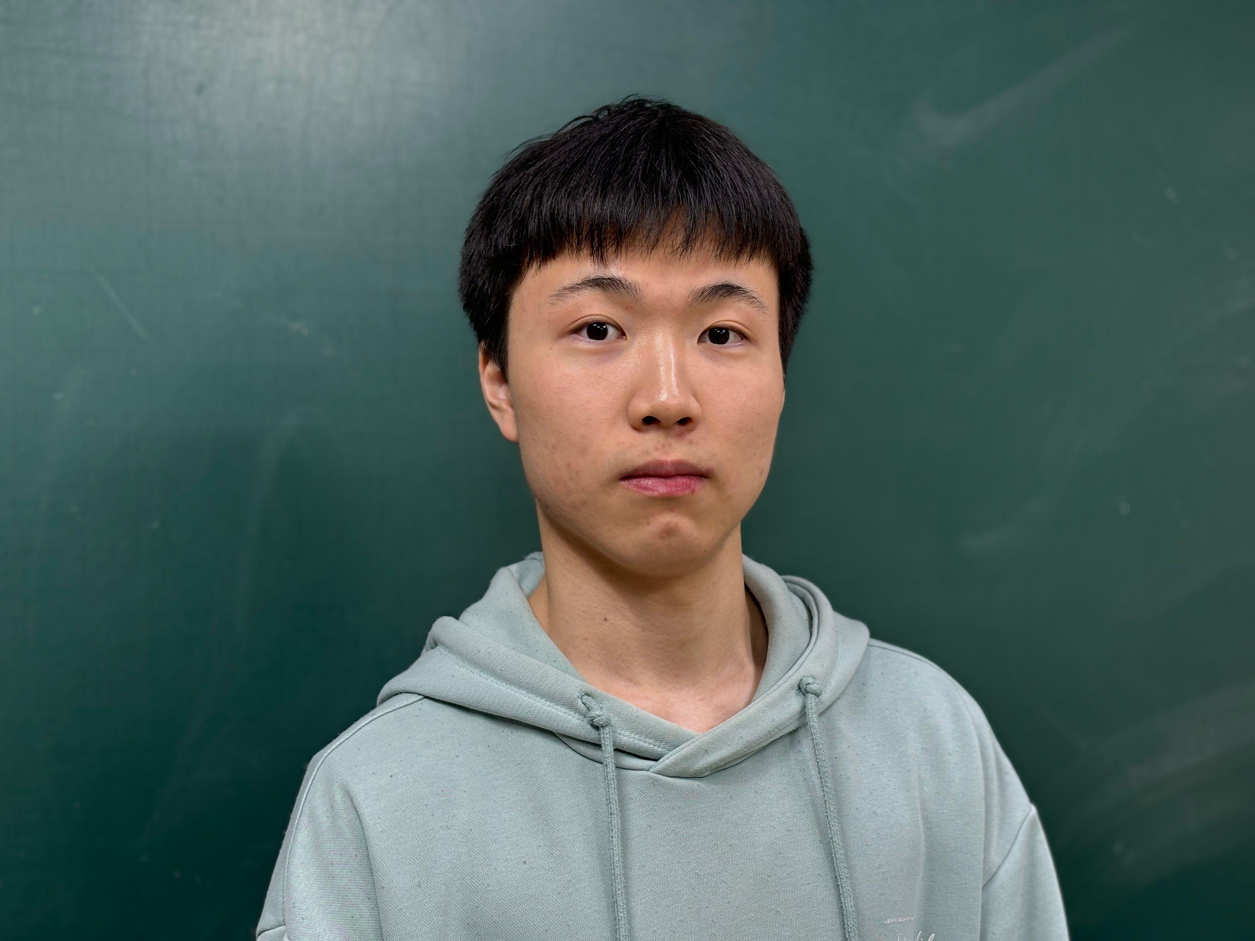 Kako preživeti osmočasovni prijemni za fakultet 2 Hjun-min Hvang, 19-godišnji učenik trećeg razreda koji polaže Suneung ispit ove godine